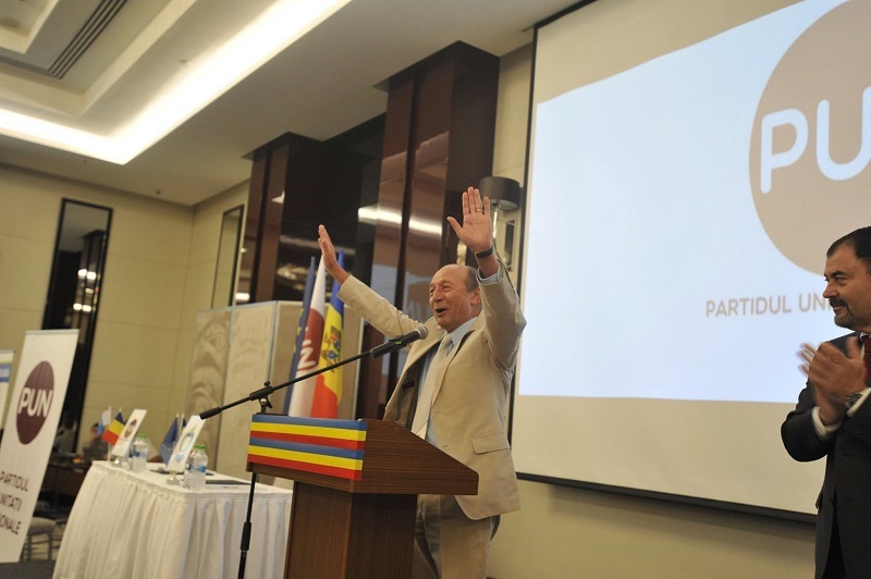 Băsescu, ales preşedinte de onoare al Partidului Unităţii Naţionale din Republica Moldova. PMP şi PUN au semnat un protocol privind unirea