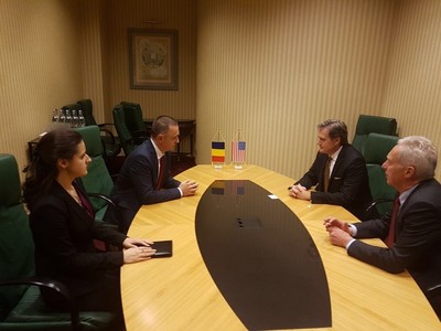 Ministrul Apărării s-a întâlnit cu congresmenul Mike Turner, în marja Adunării Parlamentare a NATO care are loc la Bucureşti