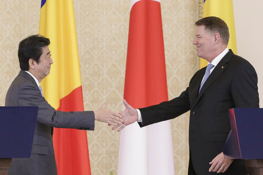 Premierul Japoniei Shinzo Abe, primit la Cotroceni. Iohannis: Am decis ca în viitorul nu foarte îndepărtat să începem demersurile pentru ridicarea relaţiei România-Japonia la nivel de parteneriat strategic. Declaraţiile lui Shinzo Abe