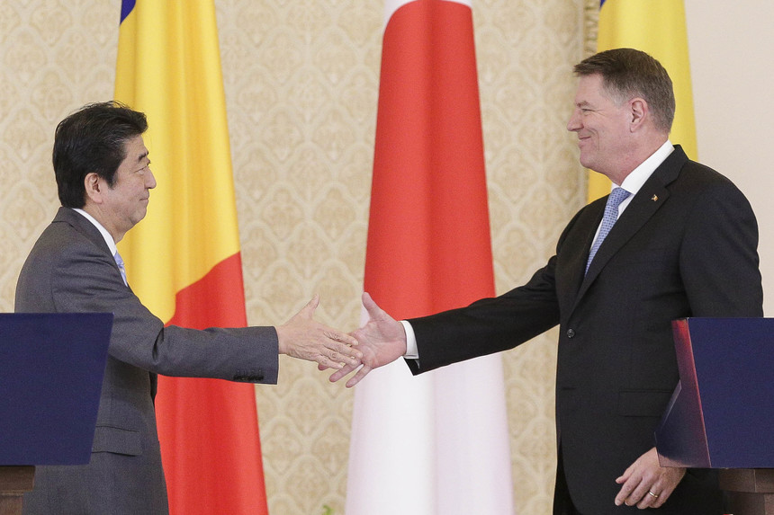 Premierul Japoniei Shinzo Abe, primit la Cotroceni. Iohannis: Am decis ca în viitorul nu foarte îndepărtat să începem demersurile pentru ridicarea relaţiei România-Japonia la nivel de parteneriat strategic. Declaraţiile lui Shinzo Abe