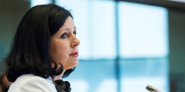 Vera Jourova, în plenul PE: Repetăm apelul pentru deschiderea dezbaterii privind legile justiţiei