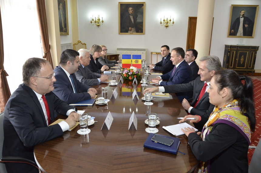 Meleşcanu s-a întâlnit cu oficiali din Republica Moldova: Sprijinul constant acordat de România obiectivului strategic de integrare europeană pregăteşte Moldova pentru racordarea la spaţiul de valori europene