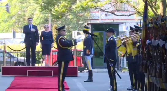 UPDATE - Premierul Croaţiei a fost primit cu onoruri militare la Palatul Victoria. Eroare de protocol. Declaraţiile celor doi prim-miniştri. VIDEO