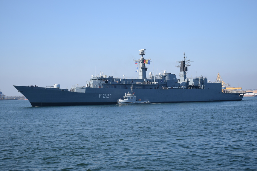 Două nave militare româneşti se vor integra în grupări NATO care supraveghează traficul maritim în Marea Neagră