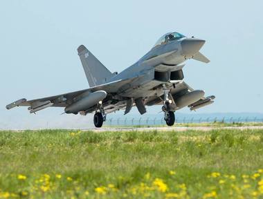 Avioanele Typhoon ale Forţelor aeriene britanice de la Baza Kogălniceanu au interceptat un bombardier rus deasupra Mării Negre