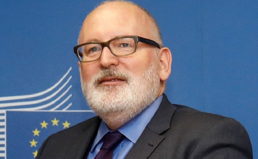 Timmermans: Parlamentul României nu a dat până acum semne să reacţioneze la recomandările făcute de Comisia de la Veneţia. Dacă ajungem la concluzia că regulile sunt încălcate, nu vom ezita să aducem in fata instantei Guvernul român