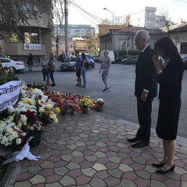 Klemm, la Memorialul Colectiv: În urmă cu trei ani, nu aş fi prezis că lupta anticorupţie va fi slăbită. E un motiv de îngrijorare pentru Statele Unite