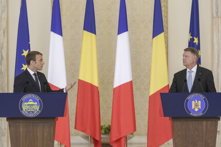 Klaus Iohannis şi Emmanuel Macron vor semna, marţi, la Paris, o Declaraţie politică privind Parteneriatul strategic dintre cele două ţări