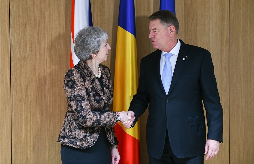 Preşedintele Klaus Iohannis a discutat cu premierul britanic Theresa May despre Brexit şi despre situaţia comunităţii de români din Marea Britanie - FOTO