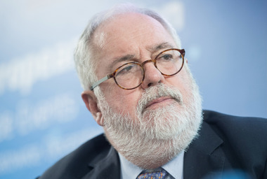 Comisarul european pentru politici climatice şi energie, Miguel Arias Cañete, face, luni şi marţi, o vizită la Bucureşti