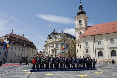 Liderii UE au adoptat Declaraţia de la Sibiu: Se angajează să apere o singură Europă, să rămână uniţi, să caute soluţii comune, să protejeze democraţia şi statul de drept, să respecte principiul echităţii şi să-şi protejeze cetăţenii