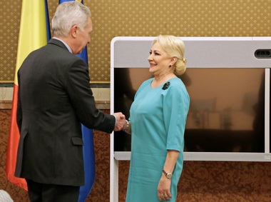 Viorica Dăncilă s-a întâlnit cu ambasadorul SUA la Bucureşti, Hans Klemm