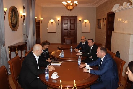 Primarul Chişinăului, în vizită la Bucureşti, la invitaţia Gabrielei Firea, cu care însă nu s-a întâlnit. El a avut discuţii cu primarii sectoarelor 1 şi 6 - FOTO
