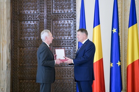 Klaus Iohannis l-a decorat pe ambasadorul SUA Hans Klemm: Parteneriatul Strategic dintre România şi Statele Unite ale Americii este mai solid şi mai dinamic decât în orice moment din istoria sa 