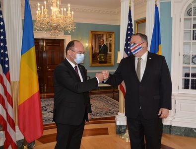 Consultări politice Aurescu - Pompeo: Parteneriatul Strategic, riscurile de securitate asociate cu reţelele 5G, Visa Waiver, prezenţa militară americană în România, printre temele abordate. Ministrul român l-a invitat pe Pompeo la Bucureşti  - FOTO
