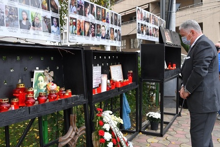 Ambasadorul SUA la Bucureşti a fost la Colectiv: Nu trebuie să uităm mesajul „Corupţia ucide”; le datorăm acest lucru celor care au murit, celor care au fost răniţi, familiilor şi prietenilor îndoliaţi, precum şi generaţiilor viitoare - FOTO