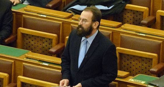 Un europarlamentar ungar membru al partidului de la conducere a demisionat după ce a participat la o petrecere gay