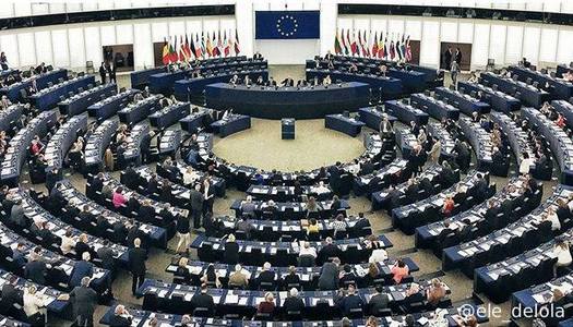 Parlamentul European cere Comisiei Europene transparenţă totală în utilizarea fondurilor din PNRR şi o mai mare implicare a autorităţilor locale şi societăţii civile
