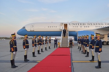 Secretarul american al Apărării Lloyd J. Austin, în vizită în România. Miercuri are întâlniri cu preşedintele Klaus Iohannis şi cu ministrul Apărării şi merge la baza militară „Mihail Kogălniceanu”