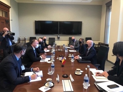 Ministrul de Externe, Bogdan Aurescu, a discutat cu secretarul pentru securitatea internă al SUA despre includerea României în Programul Visa Waiver şi a propus clarificarea motivelor pentru respingerea cererilor de viză ale cetăţenilor români