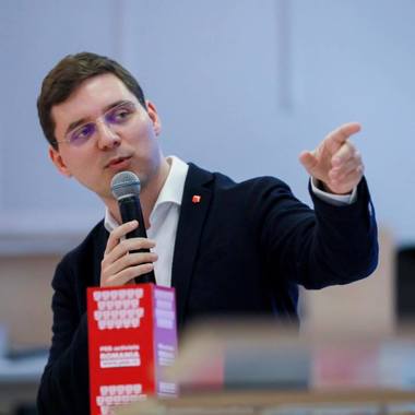 Victor Negrescu: Comisia Europeană nu poate interzice Crăciunul. Acel document intern este o gravă eroare comisă de funcţionarii Comisiei, care dăunează imaginii UE
