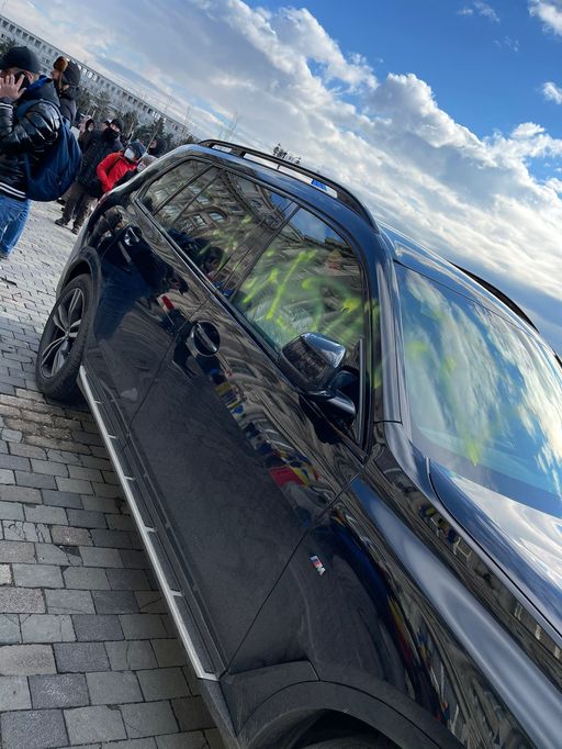 Ambasada SUA la Bucureşti confirmă că un autovehicul care îi aparţine a fost avariat în timpul protestului de la Palatul Parlamentului. Ministrul de Interne declarase că nicio maşină aparţinând corpului diplomatic nu a fost vandalizată