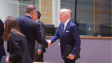 Iohannis, despre discuţia cu Biden: Am discutat cum sprijinim noi Ucraina/ Ne-am amintit împreună cum preşedintele Biden, la momentul respectiv, a sprijinit România pentru a intra în NATO