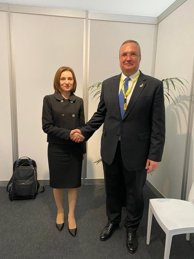Ciucă a discutat cu Maia Sandu despre situaţia de securitate din regiune şi sprijinul României pentru Moldova în încercarea de a obţine statutul de stat candidat la UE