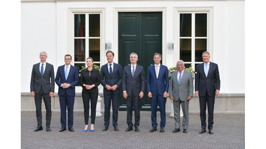Iohannis a subliniat, la reuniunea de la Haga, necesitatea ca viitorul Concept Strategic al NATO să reflecte noua situaţie de securitate, plecând de la recunoaşterea Rusiei ca principală ameninţare la adresa NATO/ A fost adoptată o Declaraţie Comună