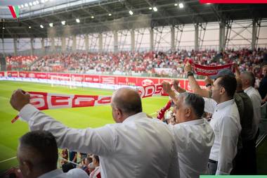 Premierul ungar Viktor Orban, ovaţionat pe stadionul din Sfântu Gheorghe / Sâmbătă, se va adresa participanţilor la Universitatea de Vară Balvanyos, de la Băile Tuşnad