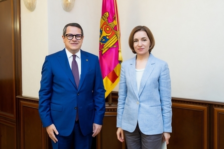 Directorul SRI Eduard Hellvig a discutat cu preşedintele R. Moldova, Maia Sandu despre nivelul sporit al riscurilor de securitate, posibilitatea intensificării traficului de arme, a atacurilor teroriste şi cibernetice, a radicalizării şi dezinformării