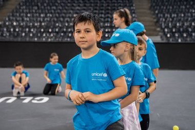 Peste 350.000 de copii din Ucraina au beneficiat până acum de programul de asistenţă umanitară financiară al UNICEF