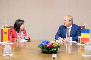 Întrevedere a ministrului Apărării, Vasile Dîncu, cu omologul spaniol, Margarita Robles Fernandez/ Cei doi au discutat despre modalităţile de sporire a colaborării între cele două state în domeniul apărării