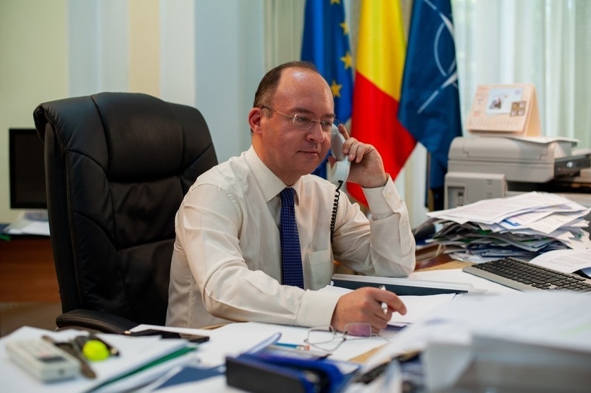 MAE - Ministrul Bogdan Aurescu a avut o convorbire telefonică cu omologul ceh. A mulţumit pentru sprijinul şi eforturile Preşedinţiei cehe a Consiliului UE vizând aderarea României la Spaţiul Schengen / Războiul din Ucraina, printre temele discutate