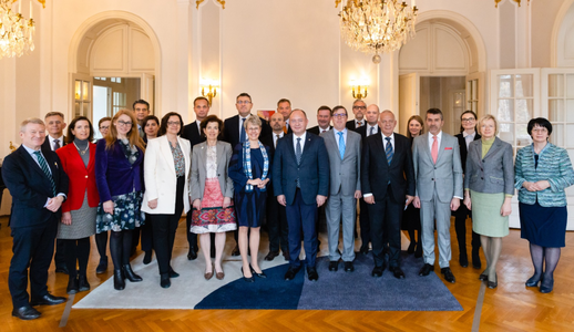 Participarea ministrului afacerilor externe Bogdan Aurescu la dejunul de lucru cu ambasadorii statelor membre UE la Bucureşti, organizat de Preşedinţia suedeză a Consiliului UE - FOTO

