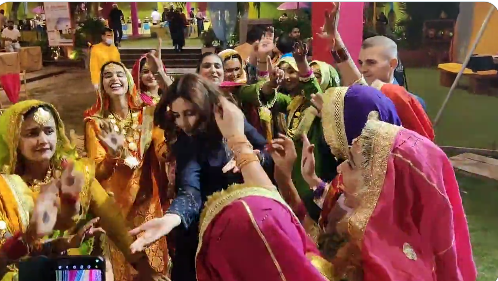 Imagini cu ambasadoarea României la New Delhi dansând pe muzică tradiţională indiană, devenite virale - VIDEO