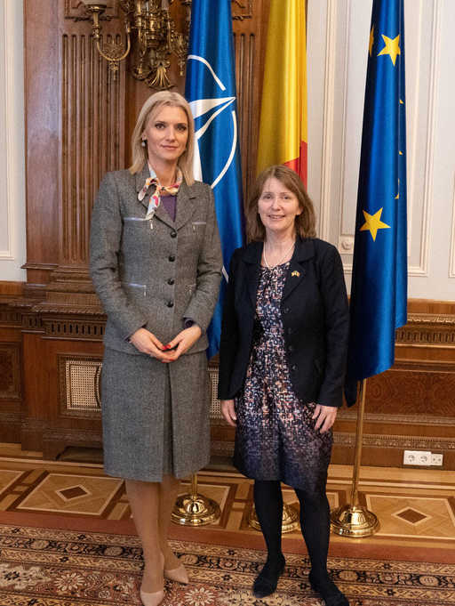 Gorghiu: La mulţi ani Statelor Unite ale Americii! 247 de ani de la câştigarea independenţei!  Includerea României în Programul Visa Waiver ar fi un mesaj clar al prieteniei dintre popoarele noastre