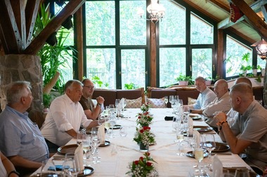 Viktor Orbán a avut la Tuşnad consultări liderii maghiari din afara graniţelor Ungariei, inclusiv cu liderul UDMR Kelemen Hunor - FOTO