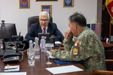 Angel Tîlvăr, convorbire cu secretarul american al Apărării: Contribuţia Statelor Unite este vitală pentru menţinerea păcii şi securităţii în regiunea Mării Negre