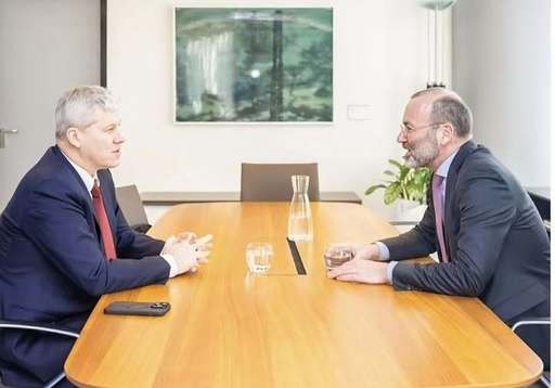  Cătălin Predoiu: Manfred Weber, mulţumesc pentru aprecieri şi pentru discuţia noastră constructivă! România rămâne ferm angajată în valorile democratice şi în construirea unei Uniuni mai puternice şi unite