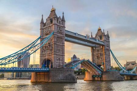 Preupusă fraudă masivă în sistemul britanic de împrumuturi pentru studenţi. Ar fi implicaţi şi români/ MAE: Nu avem nicio solicitare din partea autorităţilor britanice, şi nici cereri de asistenţă consulară din partea vreunui român
