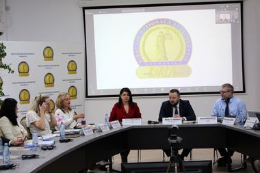 Membri ai Secretariatului OCDE şi experţi anticorupţie, la conferinţa privind „Investigarea infracţiunii de mituire a funcţionarilor publici străini în tranzacţiile comerciale internaţionale”, organizată la DNA în contextul procesului de aderare la OCDE