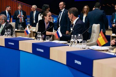 Ministrul de Externe, la reuniunea Consiliului NATO-Ucraina (NUC), în marja Summitului NATO. Oana Ţoiu a salutat eforturile SUA pentru obţinerea unei păci juste şi durabile precum şi angajamentul Ucrainei pentru atingerea acestui obiectiv