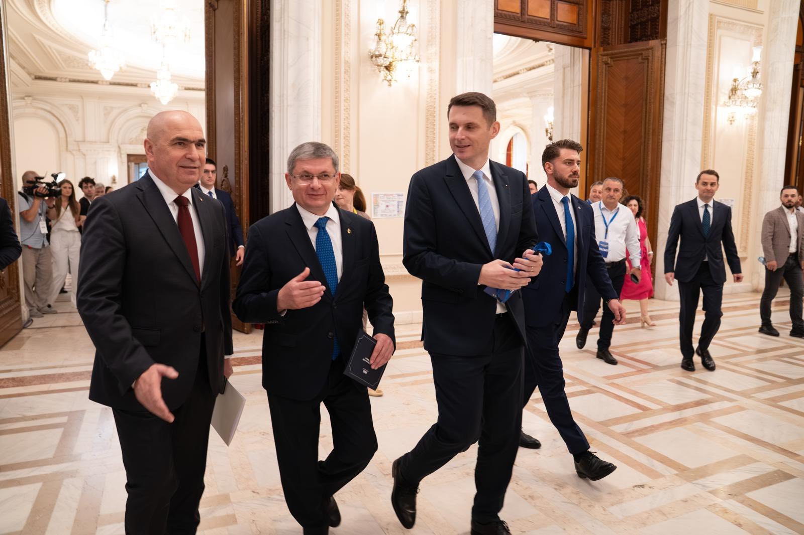 Preşedintele Parlamentului de la Chişinău l-a felicitat pe Bolojan, ales preşedinte PNL: Noi, cei din R. Moldova, vă suntem alături Ştim ce misiune importantă avem. Aşa cum au ales moldovenii în România în luna mai, vor alege în septembrie în R. Moldova