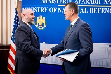 Ministrul Apărării, întâlnire cu o delegaţie a Departamentului american al Apărării  - Discuţii despre rolul României ca furnizor de securitate pe flancul estic al NATO