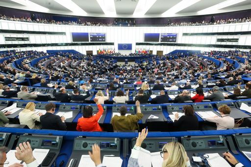 Parlamentul European cere măsuri mai ferme împotriva hărţuirii cibernetice în UE / Unul din şase adolescenţi raportează că este victimă a hărţuirii cibernetice