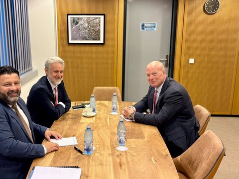 Consilierul prezidenţial Marius Lazurca s-a întâlnit cu ambasadorul SUA la NATO pentru a discuta despre securitatea la Marea Neagră şi „revizuirea posturii SUA”