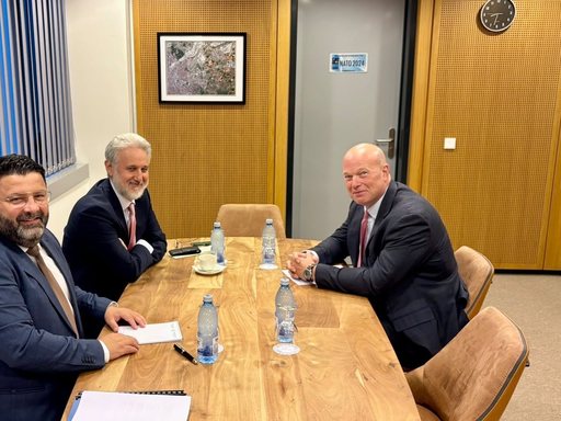 Consilierul prezidenţial Marius Lazurca s-a întâlnit cu ambasadorul SUA la NATO pentru a discuta despre securitatea la Marea Neagră şi „revizuirea posturii SUA”