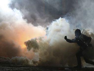 TOPUL celor mai ciudate ARME neletale folosite pentru a controla mulţimile - VIDEO