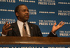 Ben Carson a anunţat oficial că îl susţine pe Donald Trump